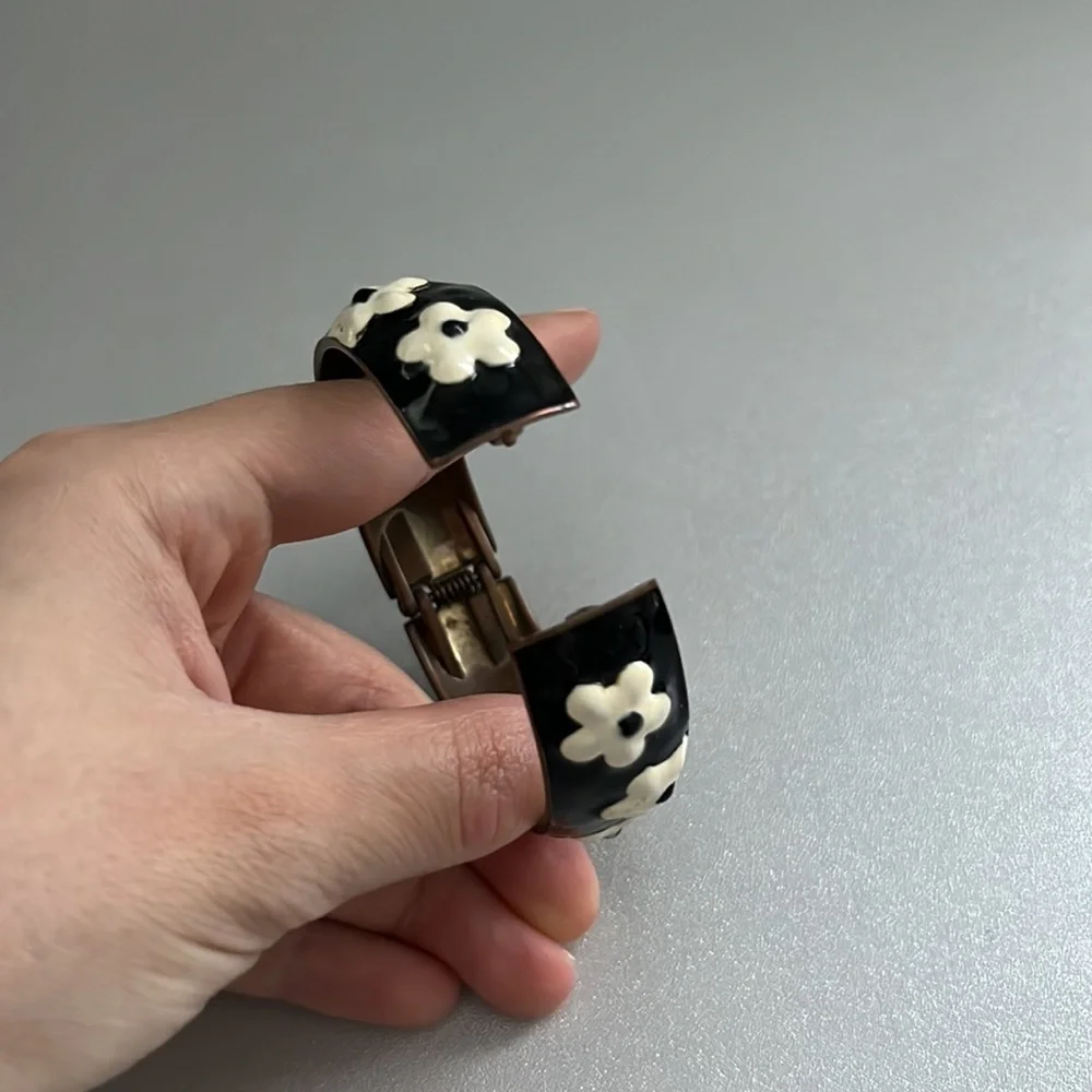 Retro Floral Print Chunky Bangle Bracelet